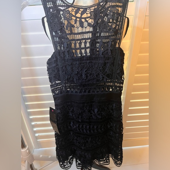 BeBe Elegant Black Lace Dress - Picture 5 of 5
